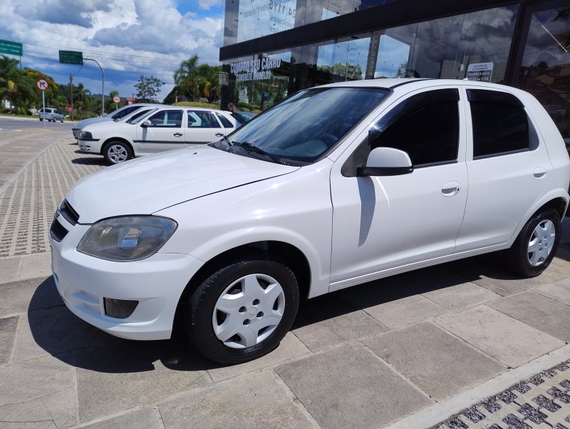 CELTA 1.0 MPFI LT 8V FLEX 4P MANUAL