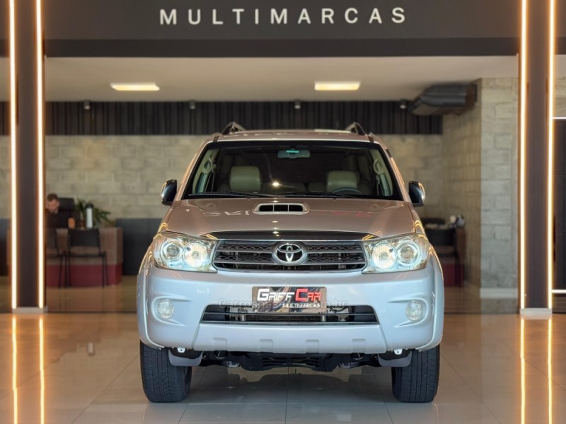 HILUX SW4 3.0 SRV 4X4 7 LUGARES 16V TURBO INTERCOOLER DIESEL 4P AUTOMÁTICO - 2010 - DOIS IRMãOS