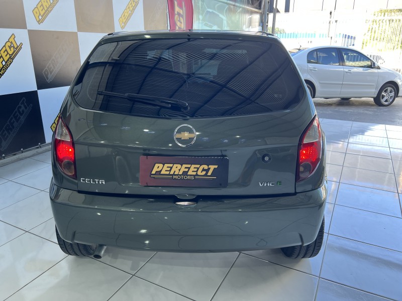 CELTA 1.0 MPFI SPIRIT 8V FLEX 2P MANUAL - 2011 - PORTãO