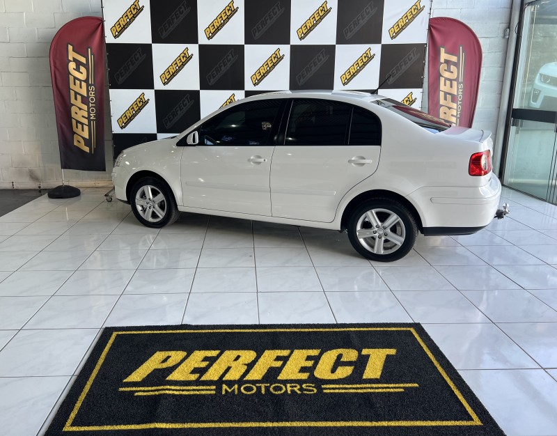 POLO 1.6 MI 8V FLEX 4P MANUAL - 2011 - PORTãO