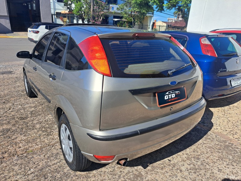 FOCUS 1.6 8V FLEX 4P MANUAL - 2005 - FARROUPILHA