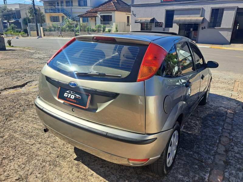 FOCUS 1.6 8V FLEX 4P MANUAL - 2005 - FARROUPILHA