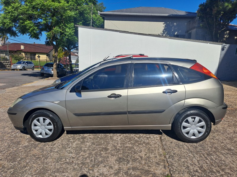 FOCUS 1.6 8V FLEX 4P MANUAL - 2005 - FARROUPILHA