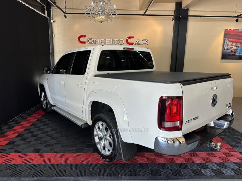 AMAROK 3.0 V6 TDI HIGHLINE CD DIESEL 4MOTION AUTOMÁTICO - 2018 - NOVO HAMBURGO