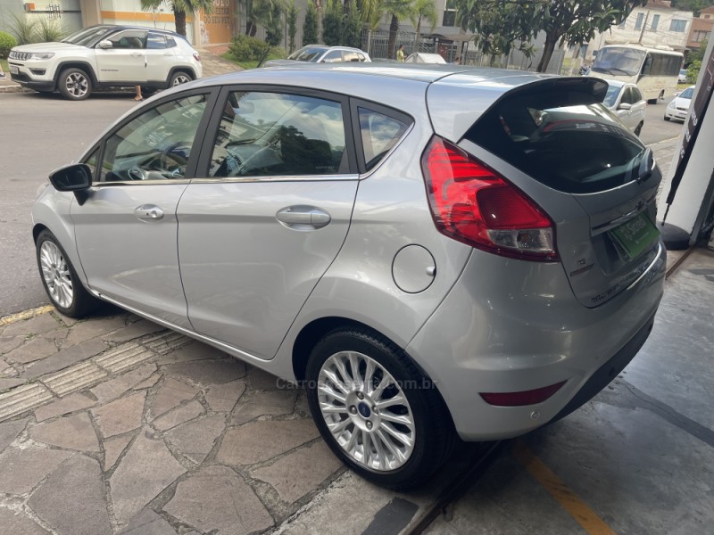 FIESTA 1.6 TITANIUM HATCH 16V FLEX 4P AUTOMÁTICO - 2016 - BENTO GONçALVES