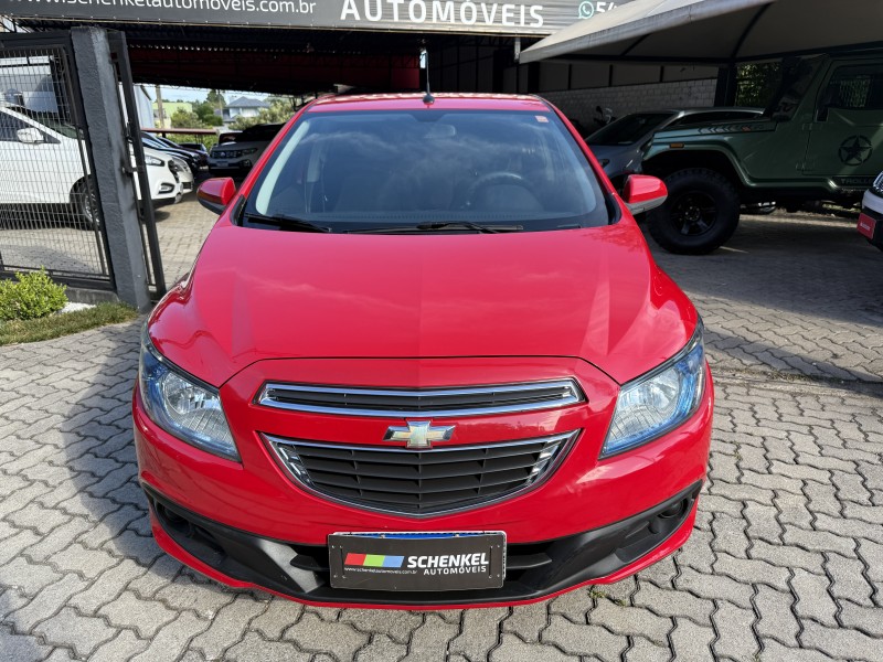 PRISMA 1.4 MPFI LT 8V FLEX 4P MANUAL - 2014 - NOVA PETRóPOLIS