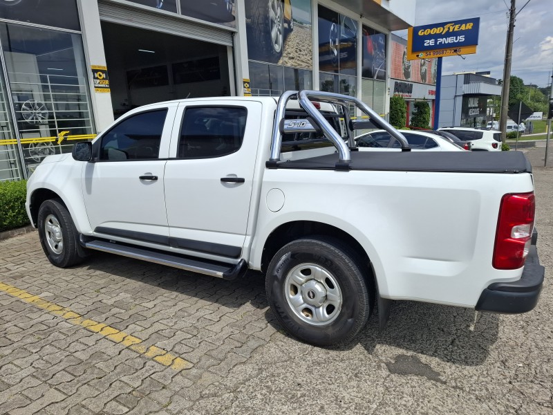 S10 2.4 LS 4X2 CD 8V FLEX 4P MANUAL - 2013 - FARROUPILHA