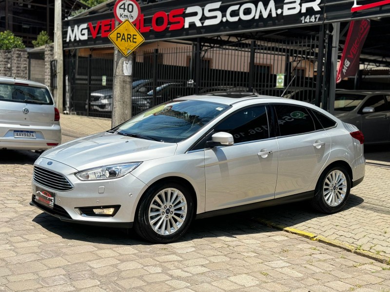 FOCUS 2.0 TITANIUM PLUS SEDAN 16V FLEX 4P AUTOMÁTICO