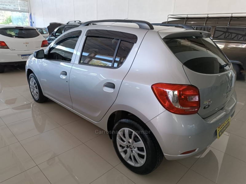 SANDERO 1.0 AUTHENTIQUE 8V FLEX 4P MANUAL - 2018 - NOVA PETRóPOLIS