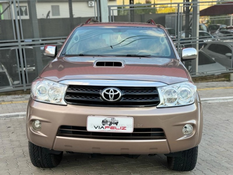 HILUX SW4 3.0 SRV 4X4 7 LUGARES 16V TURBO INTERCOOLER DIESEL 4P AUTOMÁTICO - 2009 - FELIZ