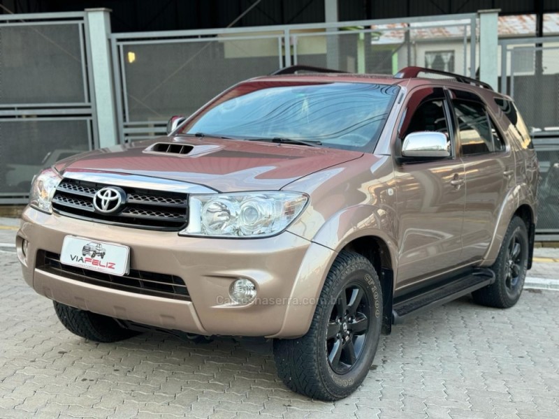 HILUX SW4 3.0 SRV 4X4 7 LUGARES 16V TURBO INTERCOOLER DIESEL 4P AUTOMÁTICO - 2009 - FELIZ