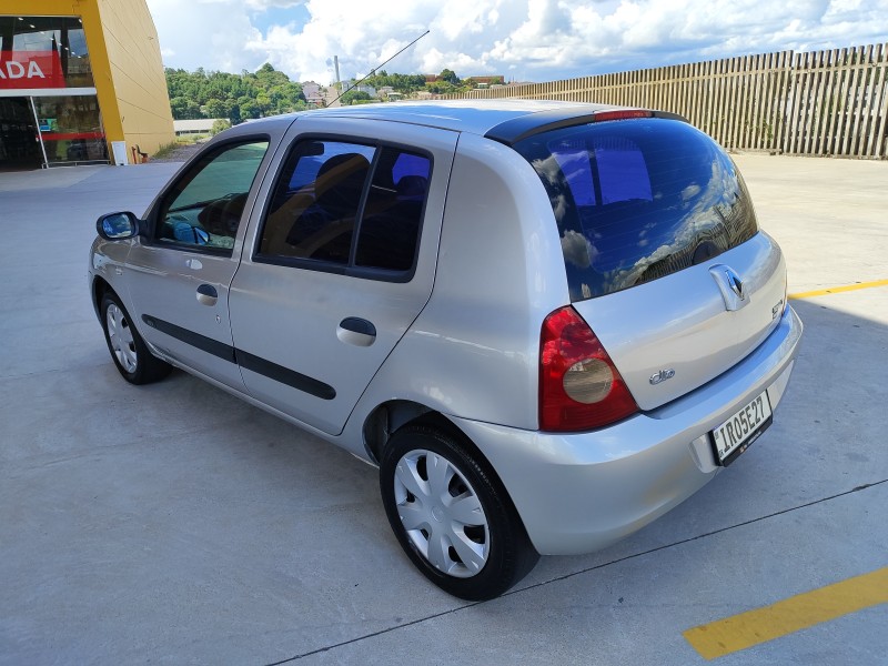 CLIO 1.0 AUTHENTIQUE 16V FLEX 4P MANUAL - 2011 - FARROUPILHA