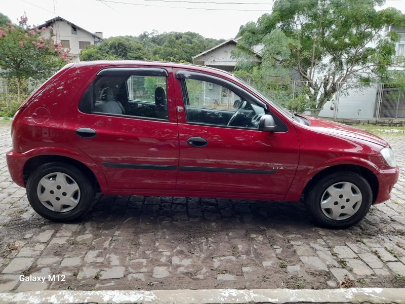 CELTA 1.0 MPFI LIFE 8V FLEX 4P MANUAL - 2011 - FARROUPILHA