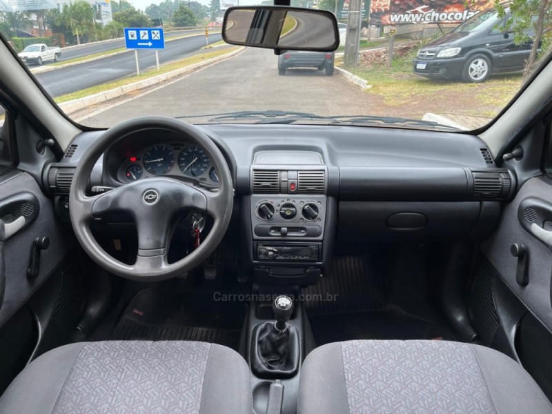 CORSA 1.6 MPFI CLASSIC SEDAN 8V GASOLINA 4P MANUAL - 2003 - DOIS IRMãOS