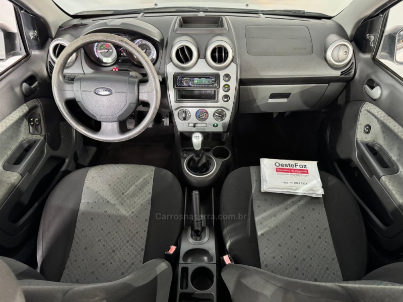 FIESTA 1.0 ROCAM SE 8V FLEX 4P MANUAL - 2014 - NOVA PRATA