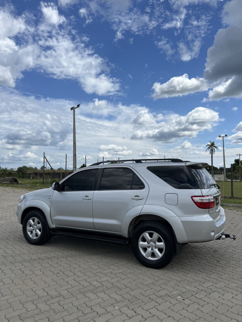 HILUX SW4 3.0 SRV 4X4 7 LUGARES 16V TURBO INTERCOOLER DIESEL 4P AUTOMÁTICO - 2011 - ANTôNIO PRADO