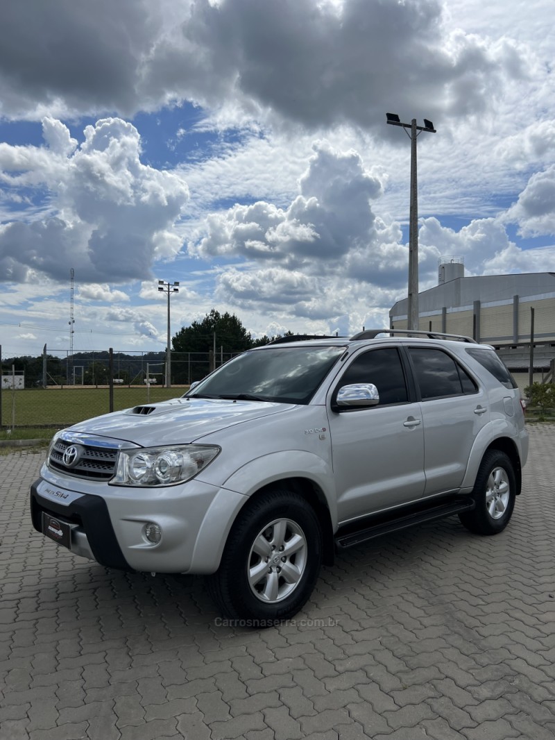 HILUX SW4 3.0 SRV 4X4 7 LUGARES 16V TURBO INTERCOOLER DIESEL 4P AUTOMÁTICO - 2011 - ANTôNIO PRADO