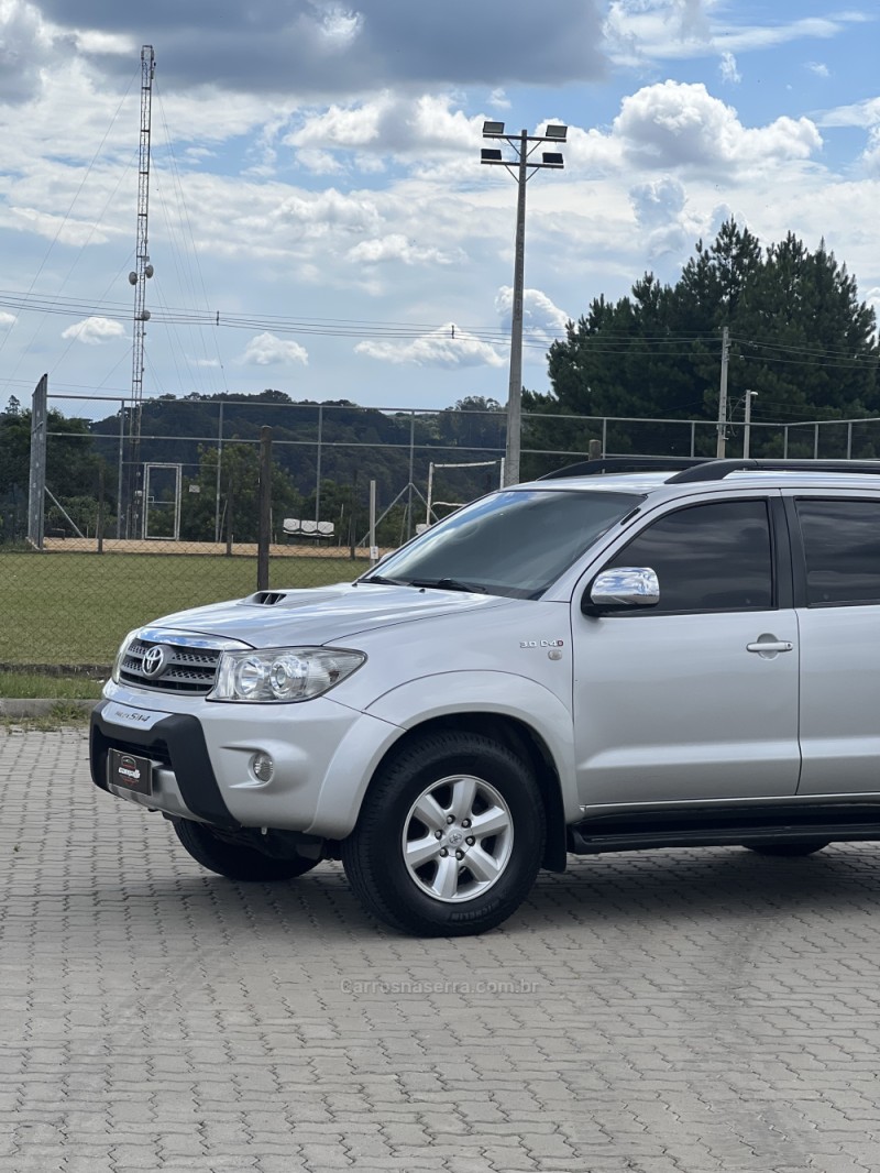 HILUX SW4 3.0 SRV 4X4 7 LUGARES 16V TURBO INTERCOOLER DIESEL 4P AUTOMÁTICO - 2011 - ANTôNIO PRADO