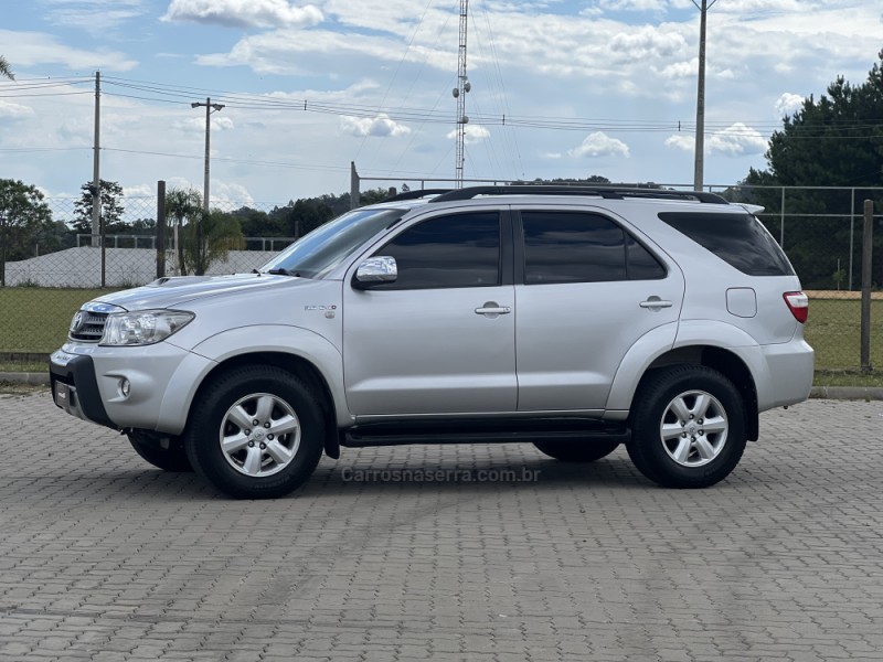 HILUX SW4 3.0 SRV 4X4 7 LUGARES 16V TURBO INTERCOOLER DIESEL 4P AUTOMÁTICO