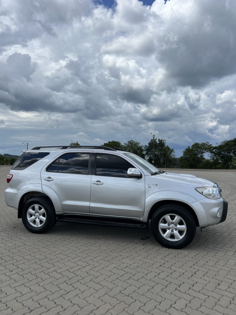 HILUX SW4 3.0 SRV 4X4 7 LUGARES 16V TURBO INTERCOOLER DIESEL 4P AUTOMÁTICO - 2011 - ANTôNIO PRADO