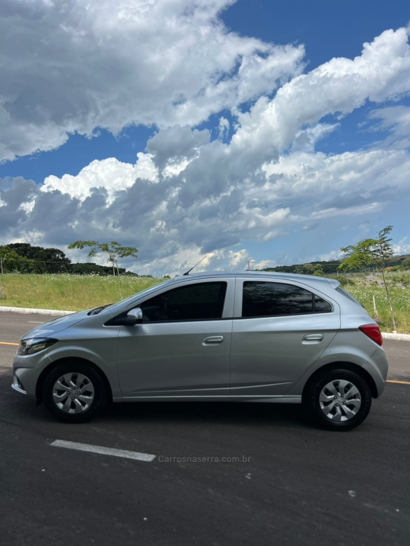 ONIX 1.0 LT 12V FLEX 4P MANUAL - 2019 - CARLOS BARBOSA