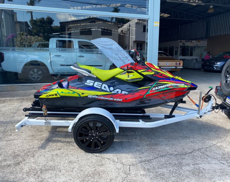 jet ski spark  2019 flores da cunha