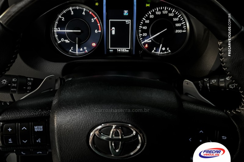 HILUX SW4 2.8 4X4 SRX PLATINUM TURBO 7 LUGARES DIESEL 4P AUTOMÁTICO - 2024 - SARANDI