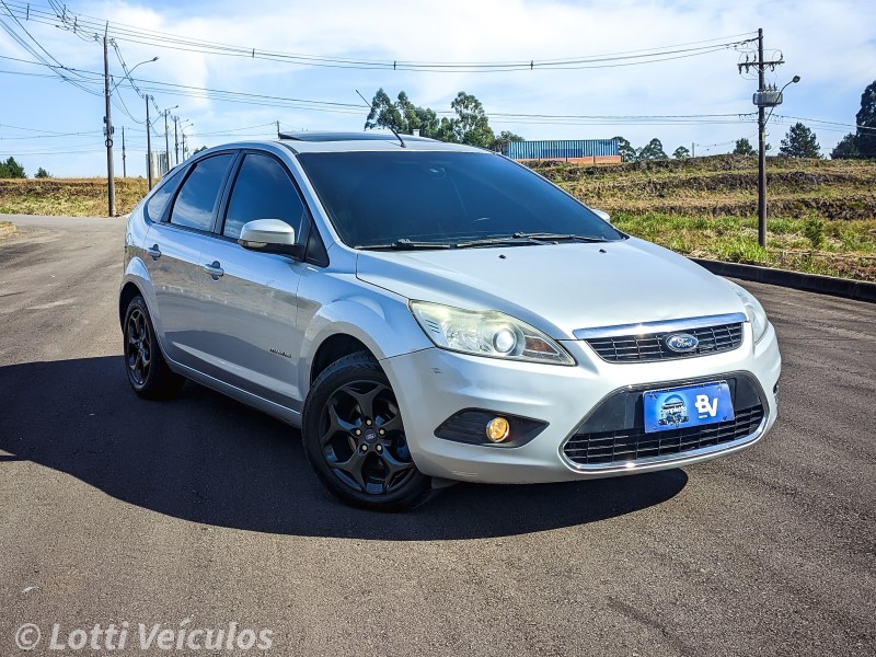 focus 2.0 titanium hatch 16v flex 4p automatico 2012 farroupilha