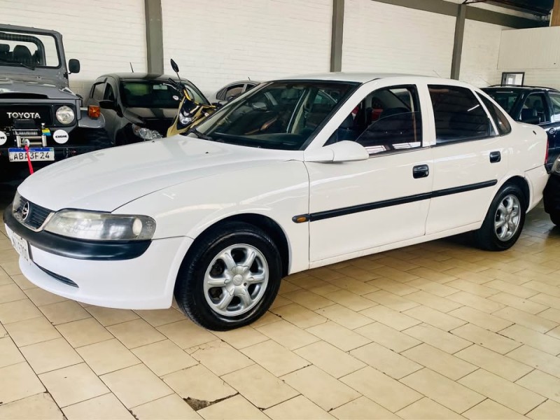 VECTRA 2.0 MPFI GLS 8V GASOLINA 4P MANUAL