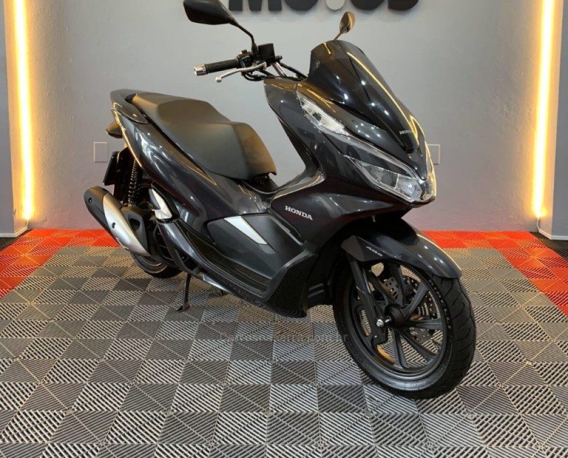 PCX DLX - 2022 - PORTãO