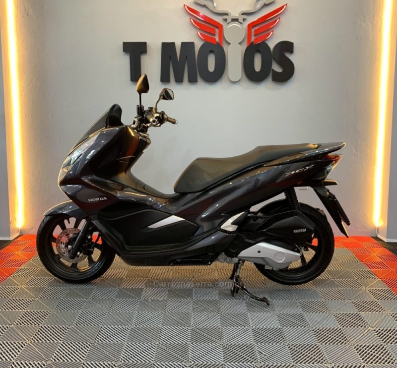 PCX DLX - 2022 - PORTãO