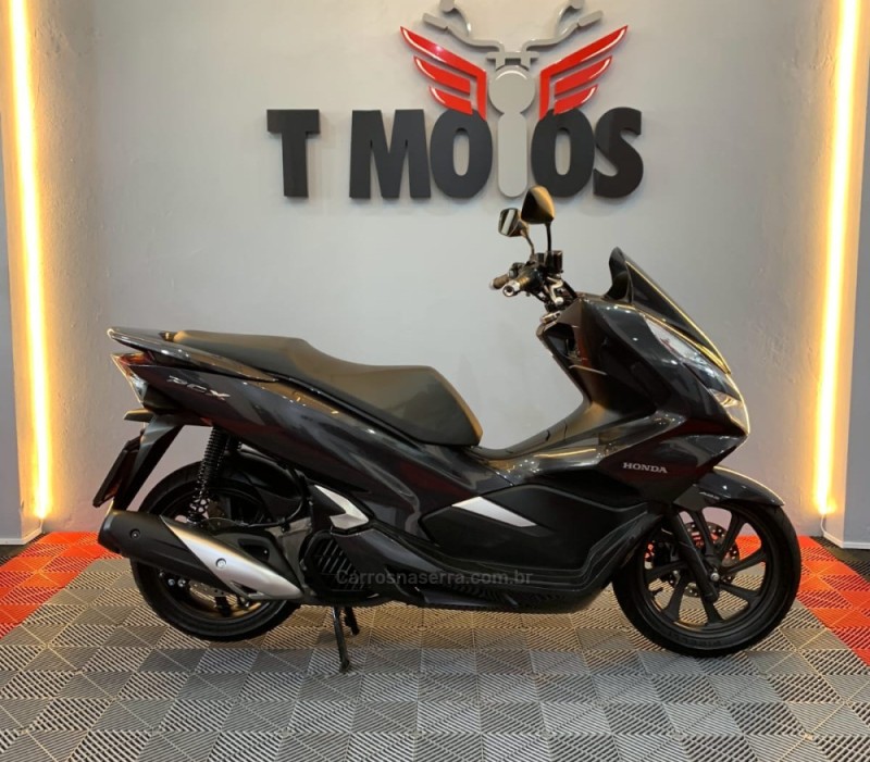 pcx dlx 2022 portao