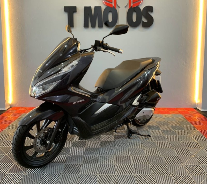 PCX DLX - 2022 - PORTãO