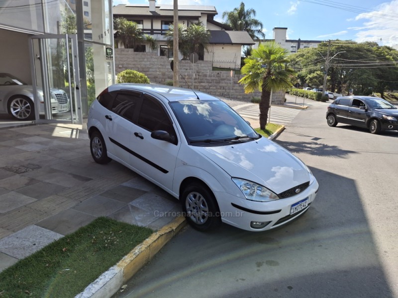 FOCUS 1.6 GL 8V FLEX 4P MANUAL - 2005 - FARROUPILHA