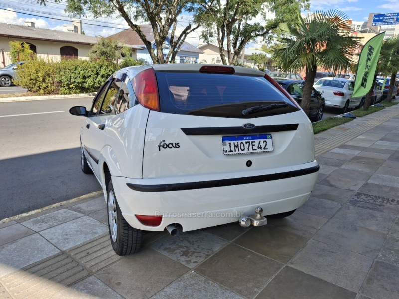 FOCUS 1.6 GL 8V FLEX 4P MANUAL - 2005 - FARROUPILHA