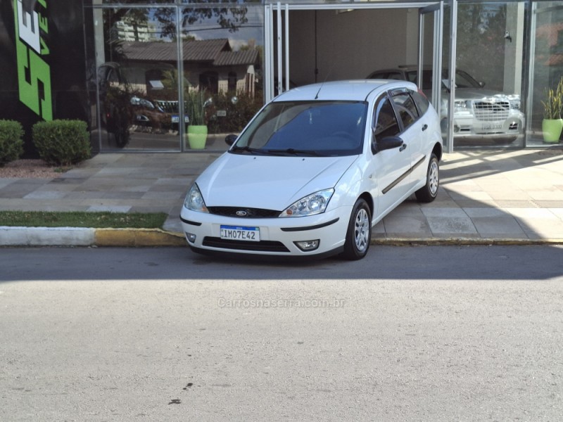 FOCUS 1.6 GL 8V FLEX 4P MANUAL - 2005 - FARROUPILHA