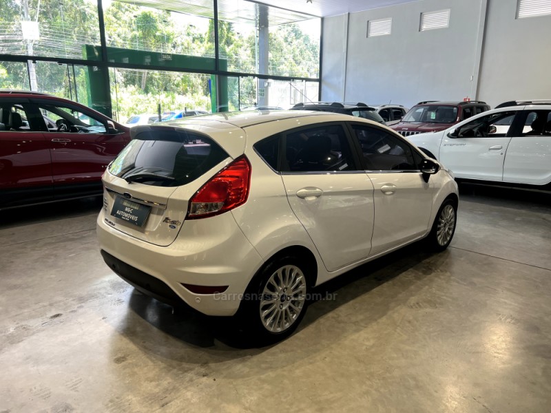 FIESTA 1.6 TITANIUM HATCH 16V FLEX 4P AUTOMÁTICO - 2015 - CAXIAS DO SUL