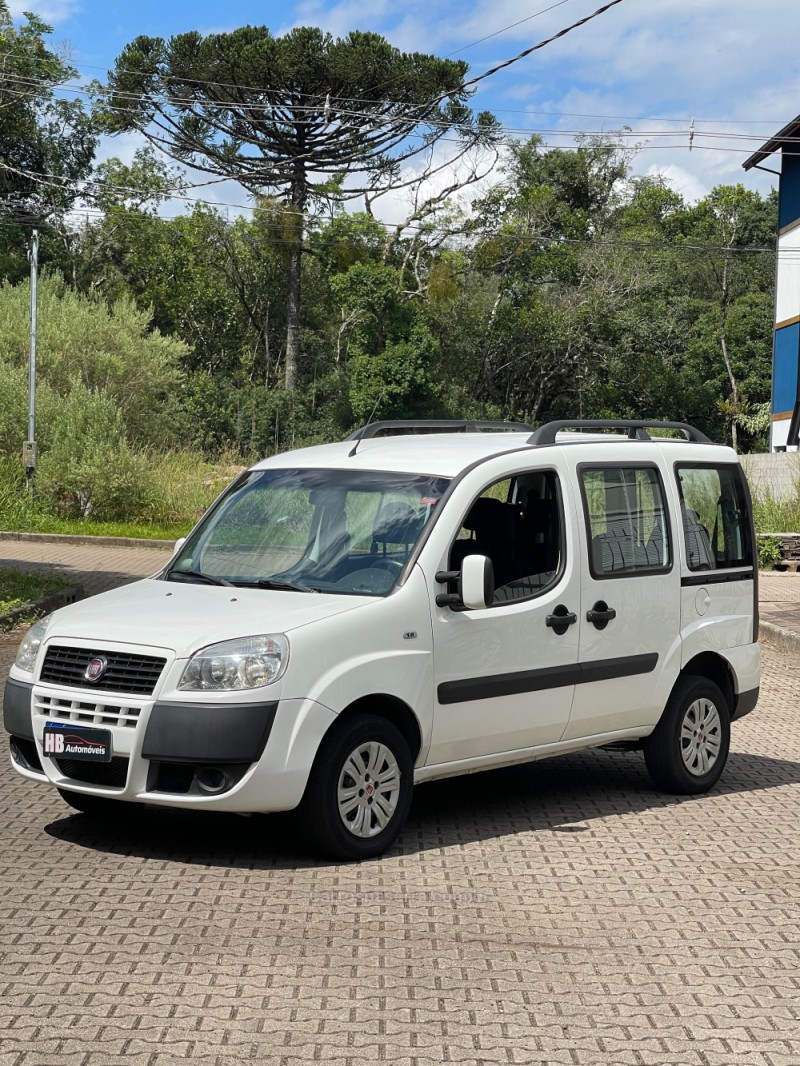 DOBLÓ 1.8 MPI ESSENCE 16V FLEX 7P MANUAL - 2017 - NOVA PETRóPOLIS