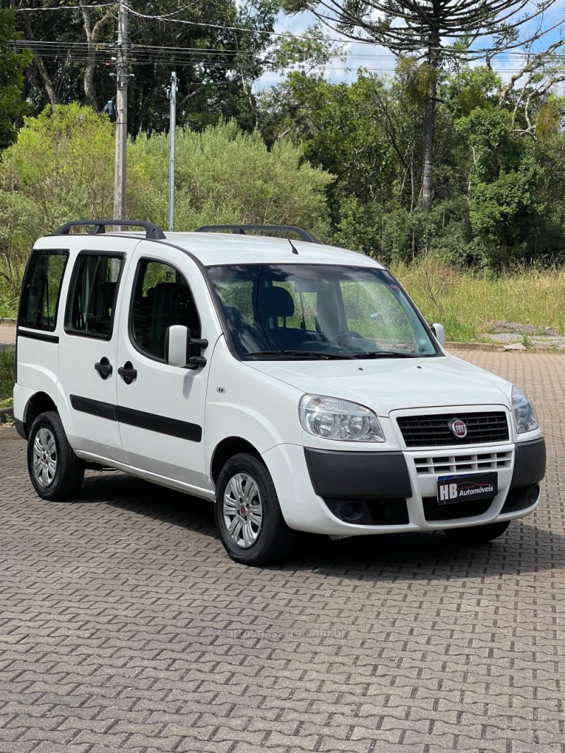 DOBLÓ 1.8 MPI ESSENCE 16V FLEX 7P MANUAL - 2017 - NOVA PETRóPOLIS