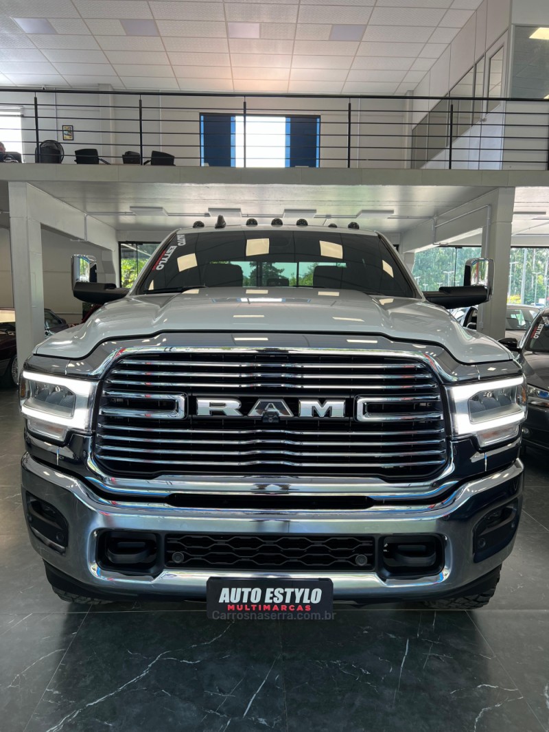 RAM 6.7 3500 LARAMIE 4X4 CD 6 CILINDROS TURBO DIESEL 4P AUTOMÁTICO - 2022 - ESTâNCIA VELHA