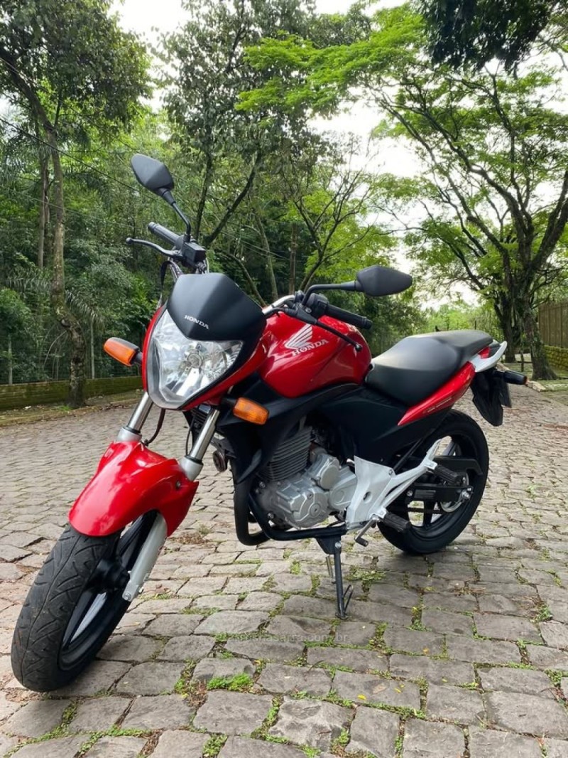 CB 300R  - 2011 - LAJEADO