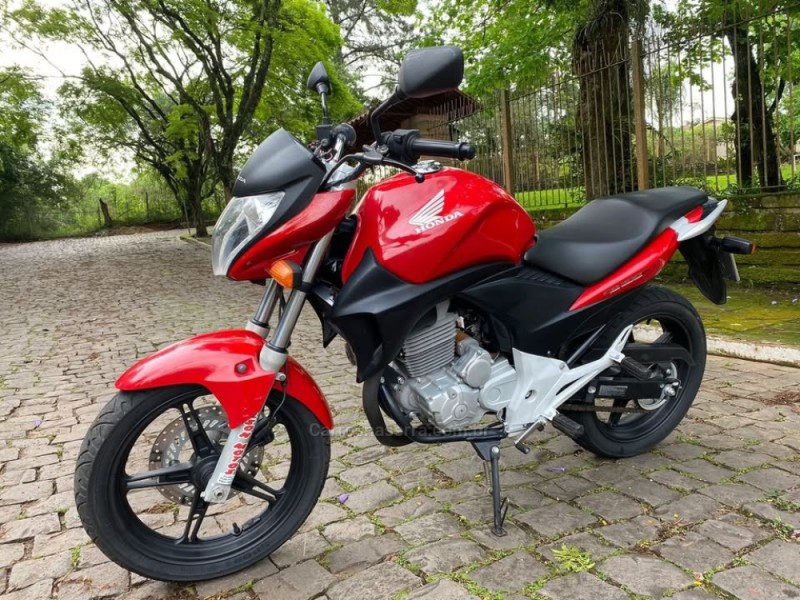 CB 300R  - 2011 - LAJEADO