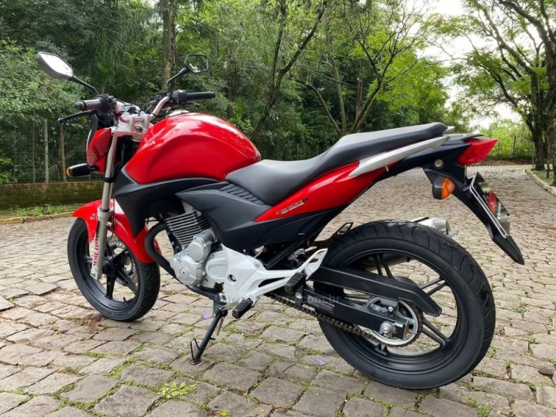 CB 300R  - 2011 - LAJEADO