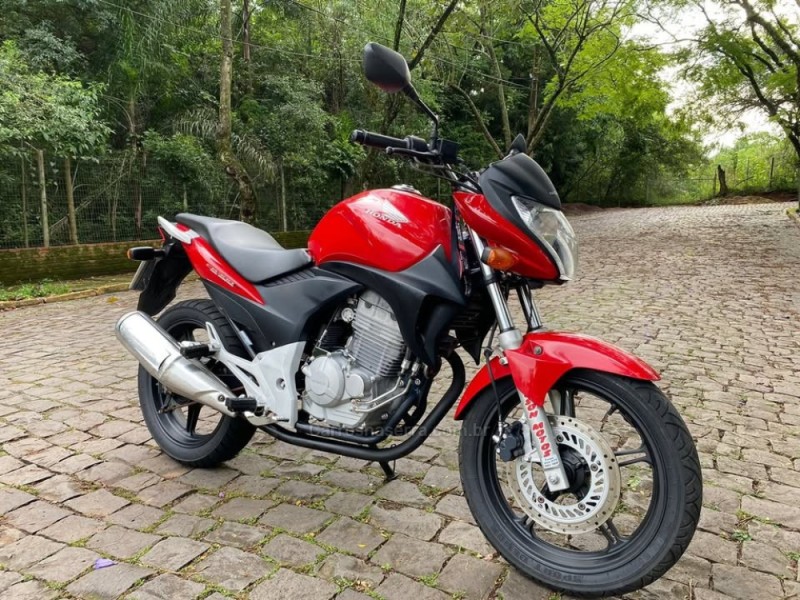 CB 300R  - 2011 - LAJEADO