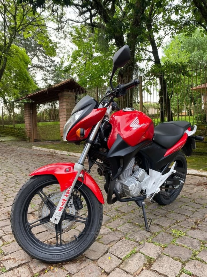 CB 300R  - 2011 - LAJEADO