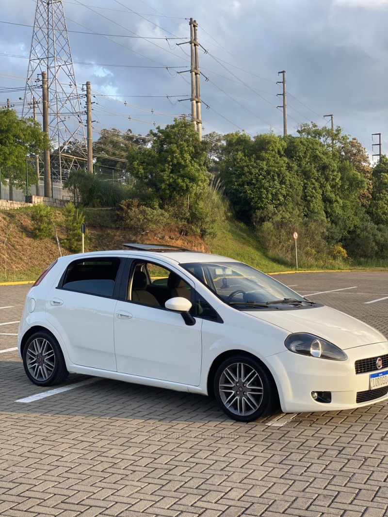 PUNTO 1.4 ELX 8V FLEX 4P MANUAL - 2010 - CAXIAS DO SUL