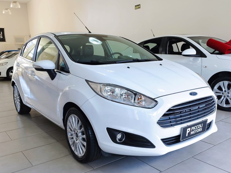 FIESTA 1.6 TITANIUM PLUS HATCH 16V FLEX 4P AUTOMÁTICO - 2017 - CAXIAS DO SUL