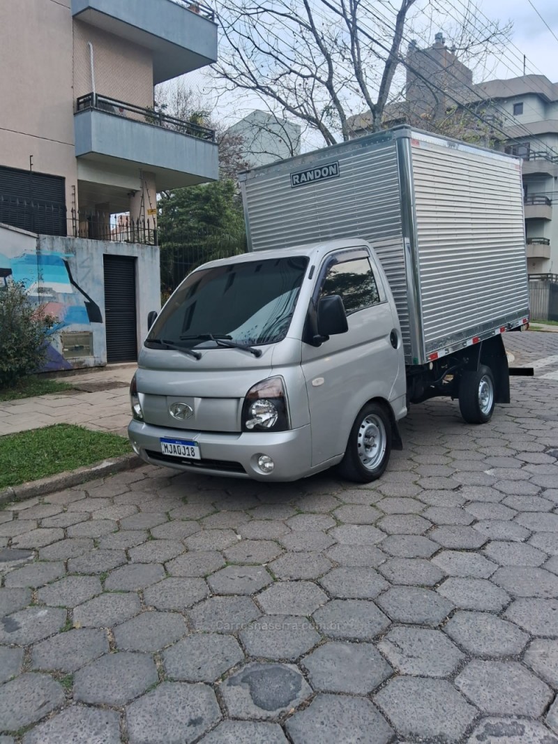 HR 2.5 TCI HD LONGO SEM CAÇAMBA 4X2 8V 97CV TURBO INTERCOOLER DIESEL 2P MANUAL - 2012 - CAXIAS DO SUL