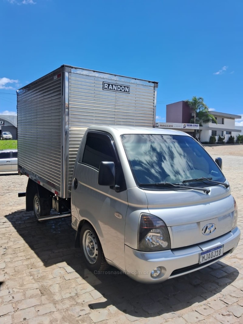 HR 2.5 TCI HD LONGO SEM CAÇAMBA 4X2 8V 97CV TURBO INTERCOOLER DIESEL 2P MANUAL - 2012 - CAXIAS DO SUL