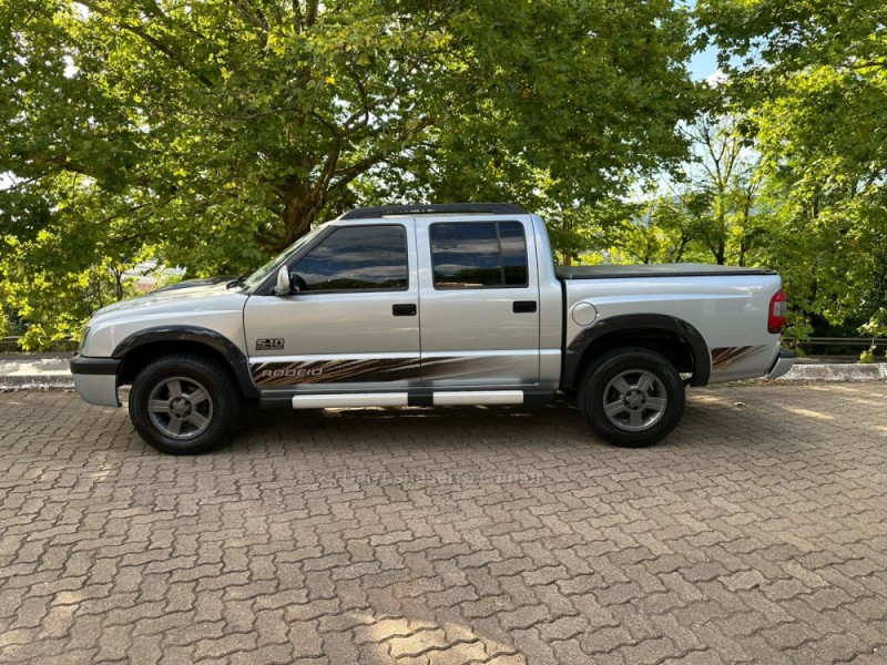 S10 2.4 MPFI RODEIO 4X2 CD 8V FLEX 4P MANUAL - 2011 - DOIS IRMãOS